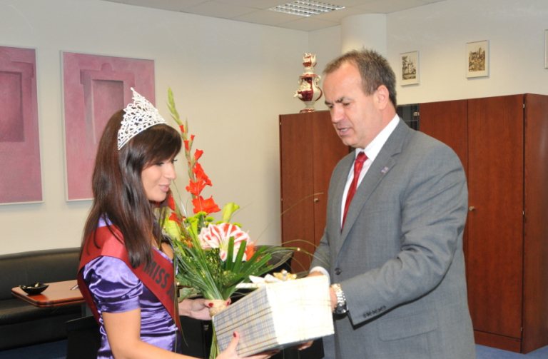 Hejtman Libereckého kraje blahopřál Miss Junior 2010